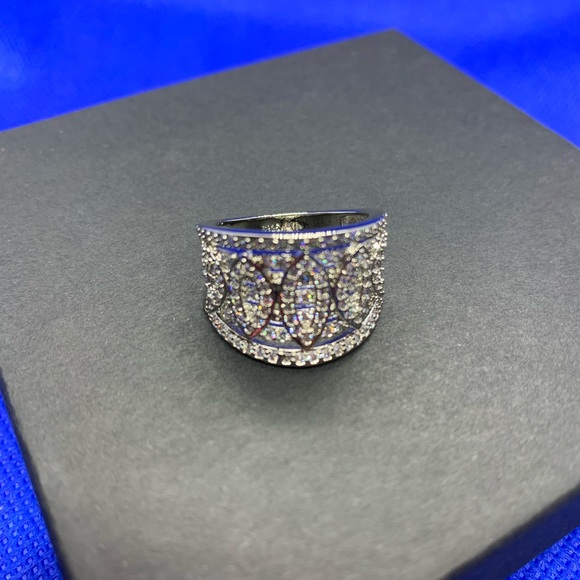 Beautiful CZ sterling silver ring - Picture 7 of 7